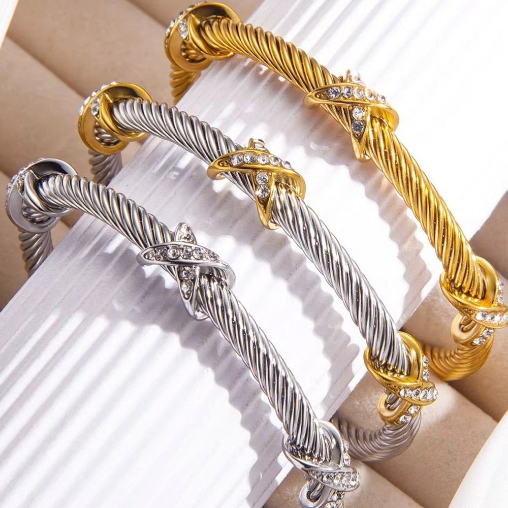 Luxury Gold Bezel Bangle– Modern Muse Elegance